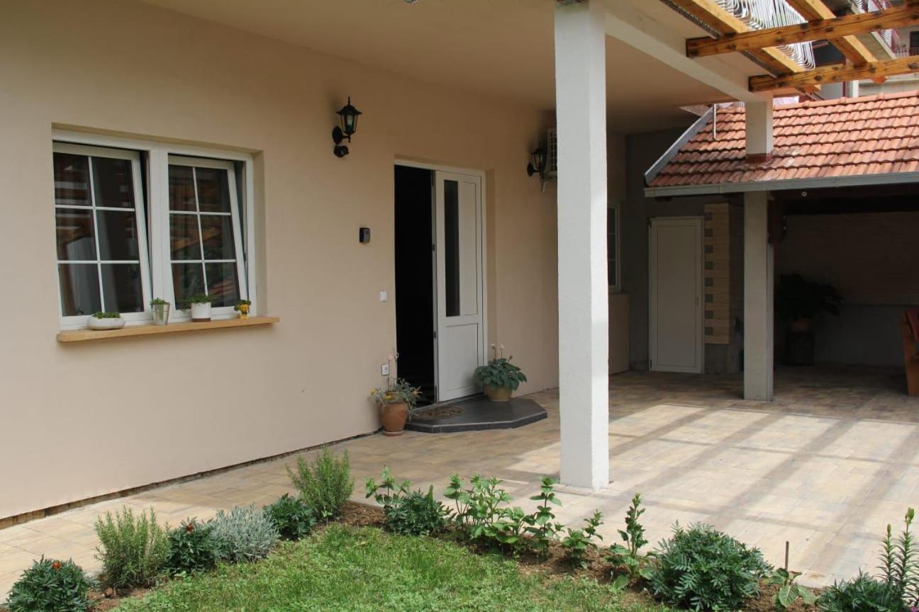Apartman Lilium Knin Exterior foto